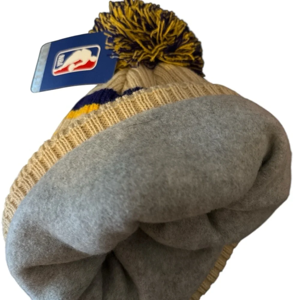 ZHATS Officially Licensed unisex LA Lakers Cuffed Knit Beanie w/Pom Pom - OS